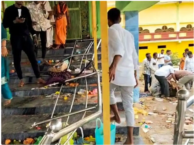 आंध्र प्रदेश का वेंकटेश्वर स्वामी मंदिर :एकादशी पर भगदड़ मचने से कम से कम 10 लोगों की मौत, मंदिर बनवाने वाले पांडा बोले- यह दैवीय प्रकोप 
